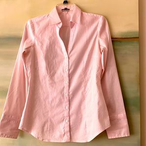 Express tailored stretch button down top for that pulled together, shaped look.